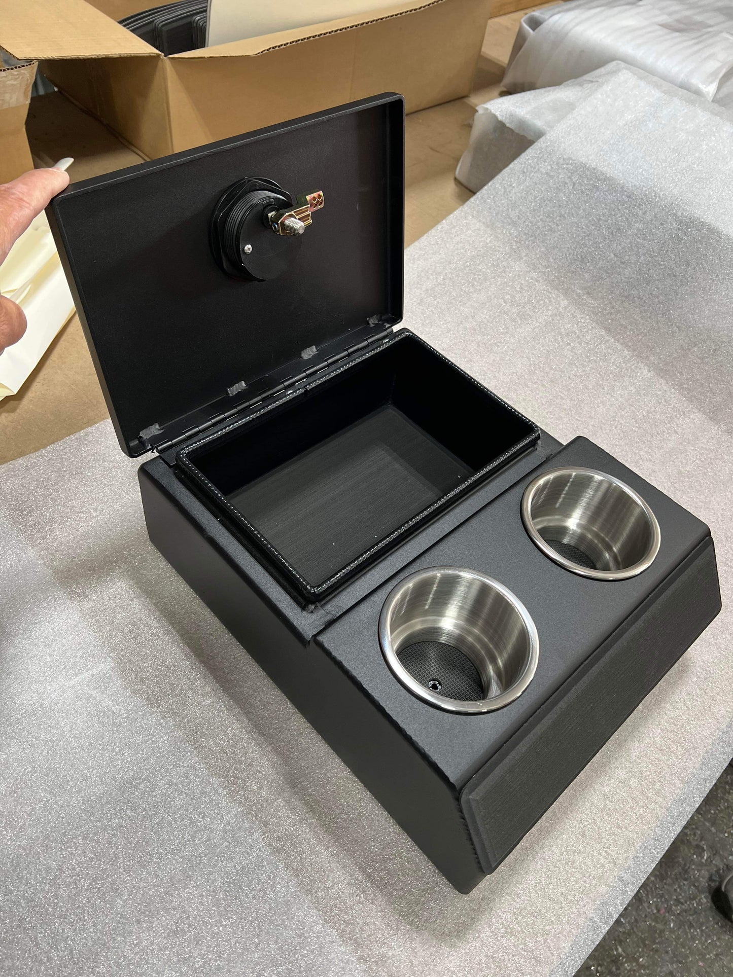 CENTER STORAGE CONSOLE WITH DRY HATCH