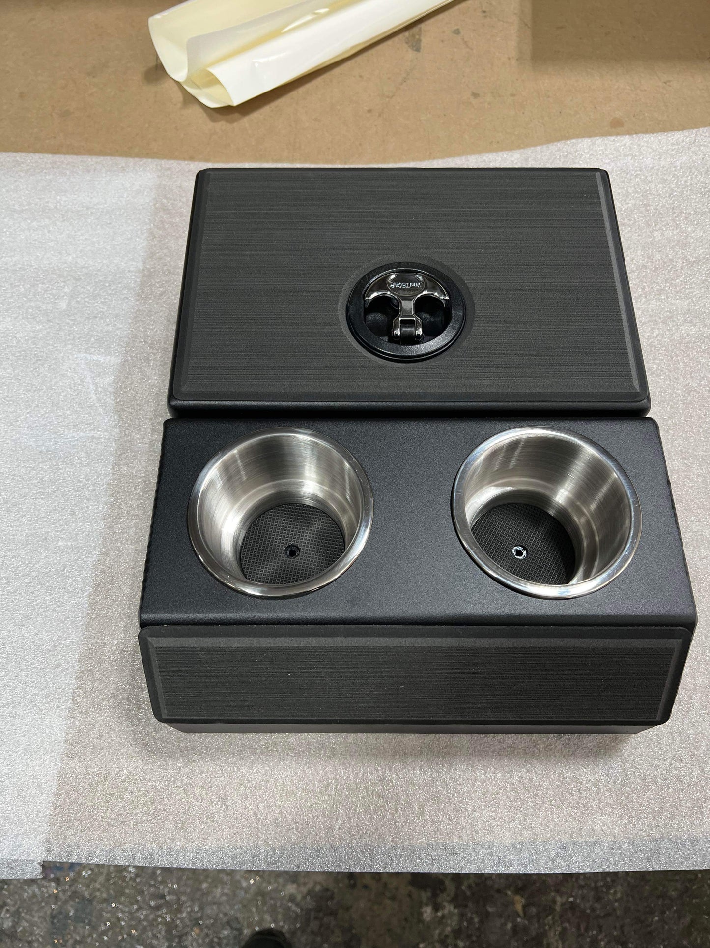 CENTER STORAGE CONSOLE WITH DRY HATCH