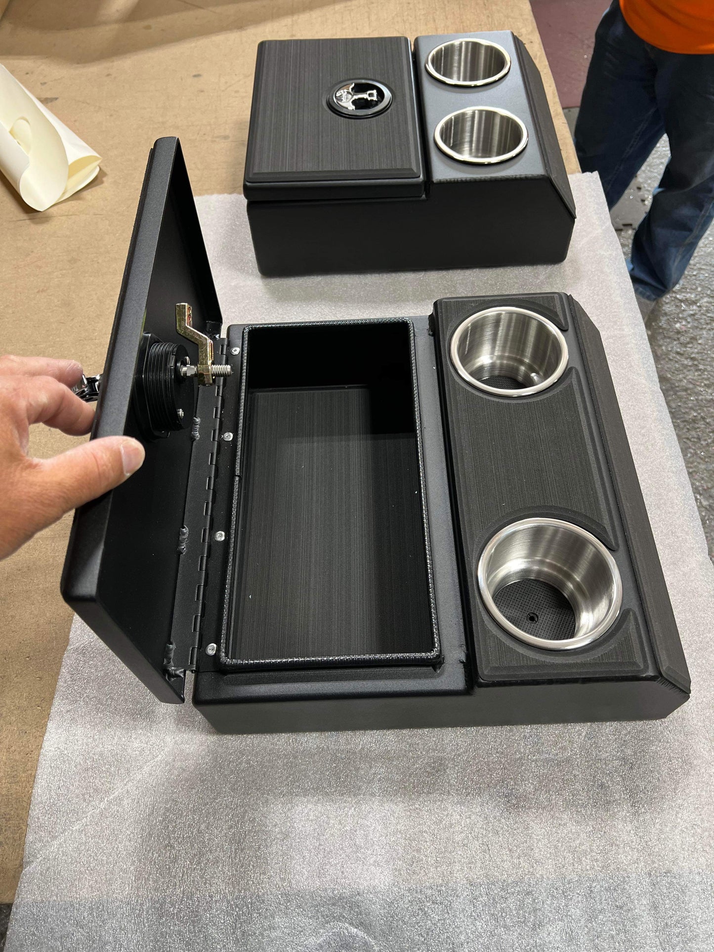 CENTER STORAGE CONSOLE WITH DRY HATCH