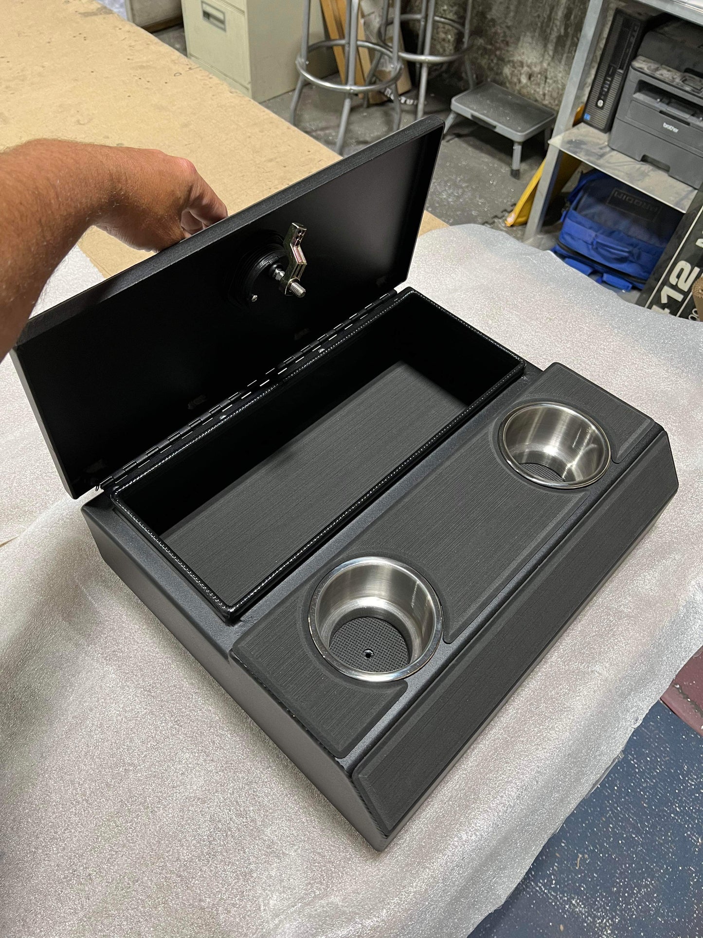 CENTER STORAGE CONSOLE WITH DRY HATCH