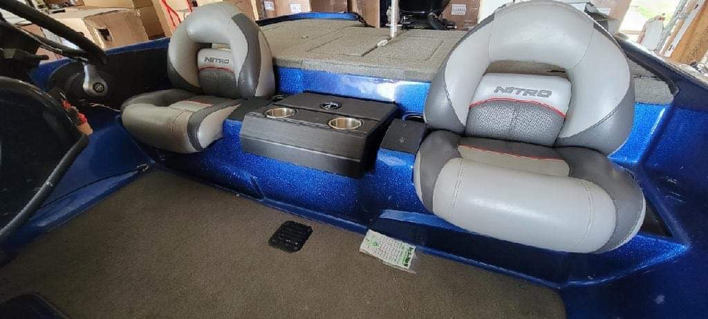 CENTER STORAGE CONSOLE WITH DRY HATCH