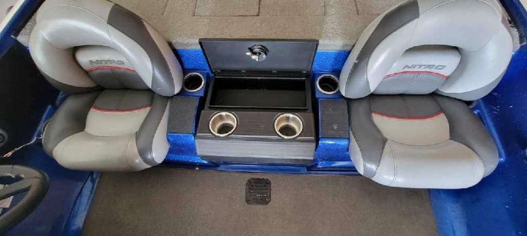 CENTER STORAGE CONSOLE WITH DRY HATCH