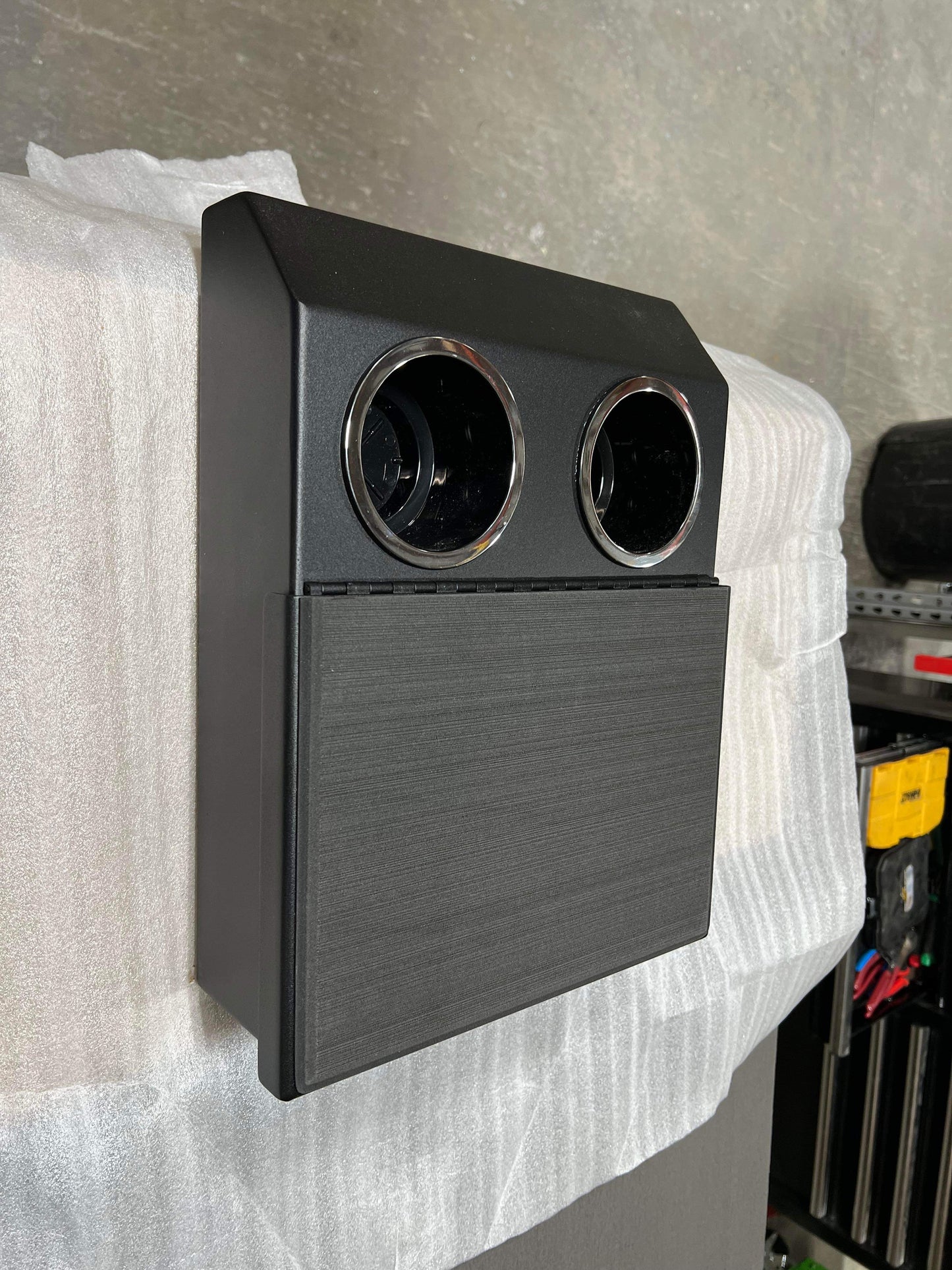 CENTER STORAGE CONSOLE WITH DRY HATCH