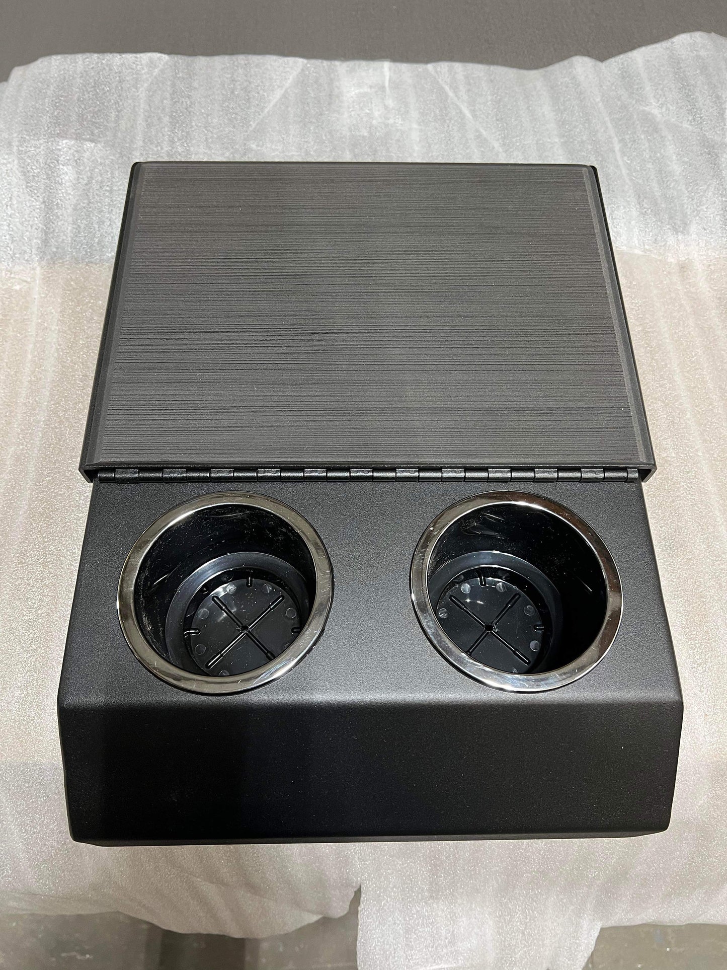 CENTER STORAGE CONSOLE WITH DRY HATCH