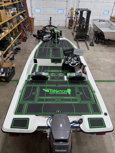 2007 Stratos 176 XT  - Turf Over Carpet